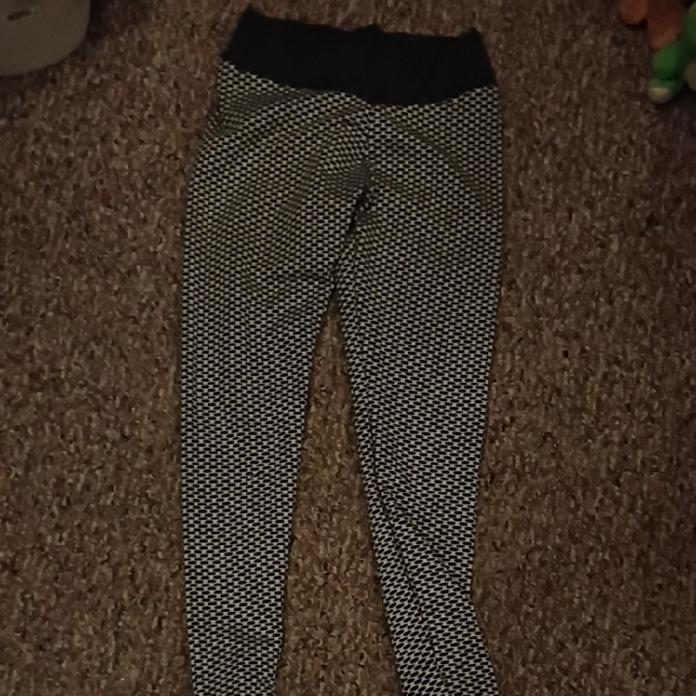 Women's Black and White Patterned Leggings